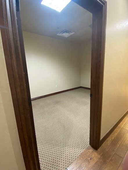 More Photos Of 307 E Danforth Rd, Edmond Office Residential For Sale