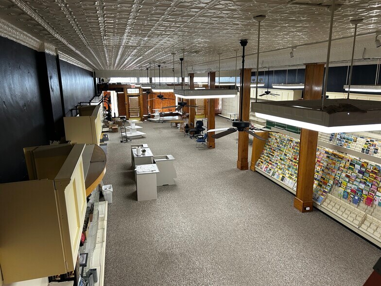 More Photos Of 608 Broadway St, Lincoln Storefront For Sale