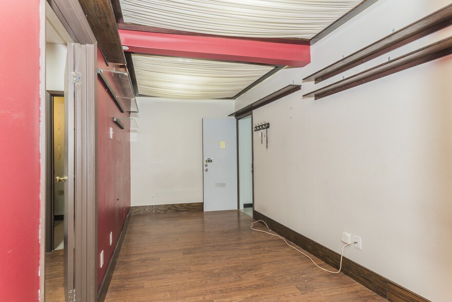 More Photos Of 40 Beverly Hills Dr, Toronto General Retail For Sale