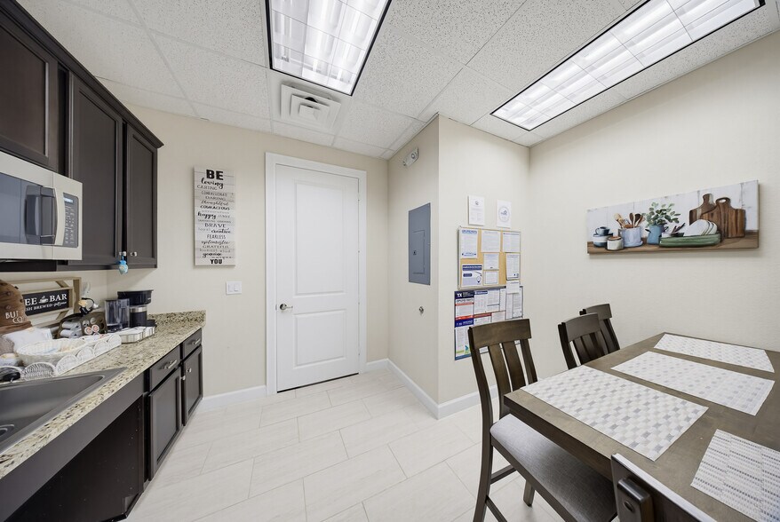 More Photos Of 1526 Katy Gap Rd, Katy Office For Sale