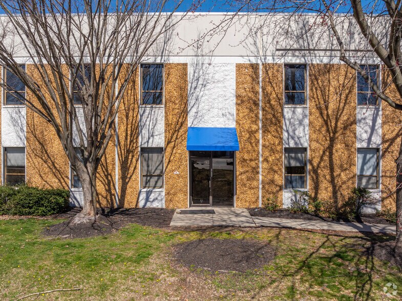 More Photos Of 100 Lackawanna Ave, Parsippany Warehouse For Lease