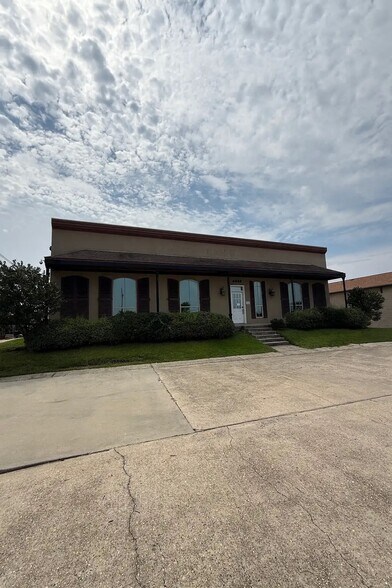 More Photos Of 4632 Pontchartrain Dr, Slidell Flex For Sale