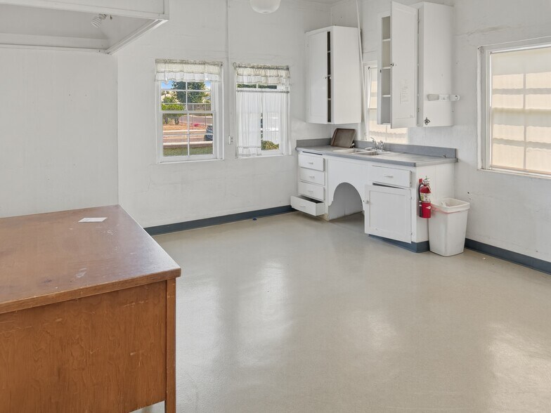 More Photos Of 135 E Harrison Ave, Porterville Office For Lease