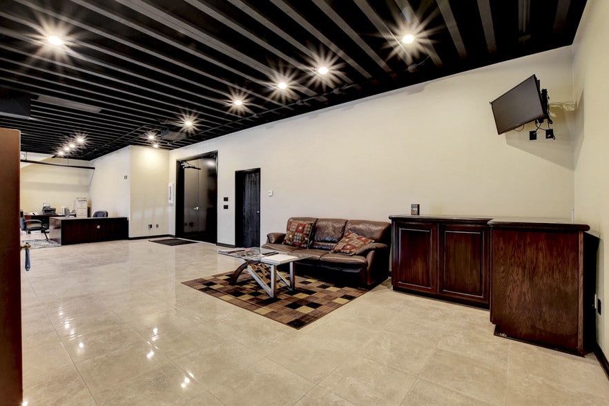 More Photos Of 3852 E Post Rd, Las Vegas Warehouse For Sale