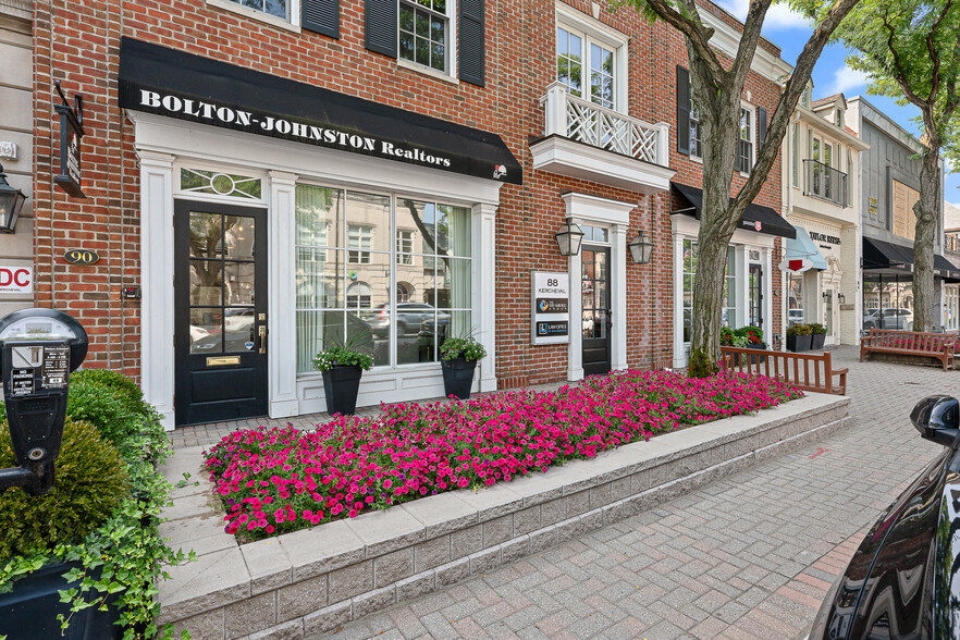 Primary Photo Of 90 Kercheval Ave, Grosse Pointe Storefront For Lease