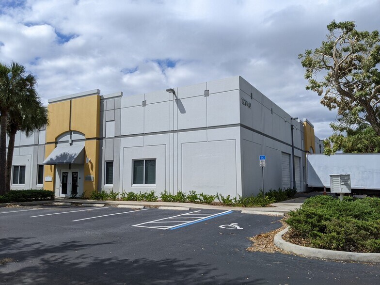 More Photos Of 12940 Express Ct, Fort Myers Warehouse For Lease