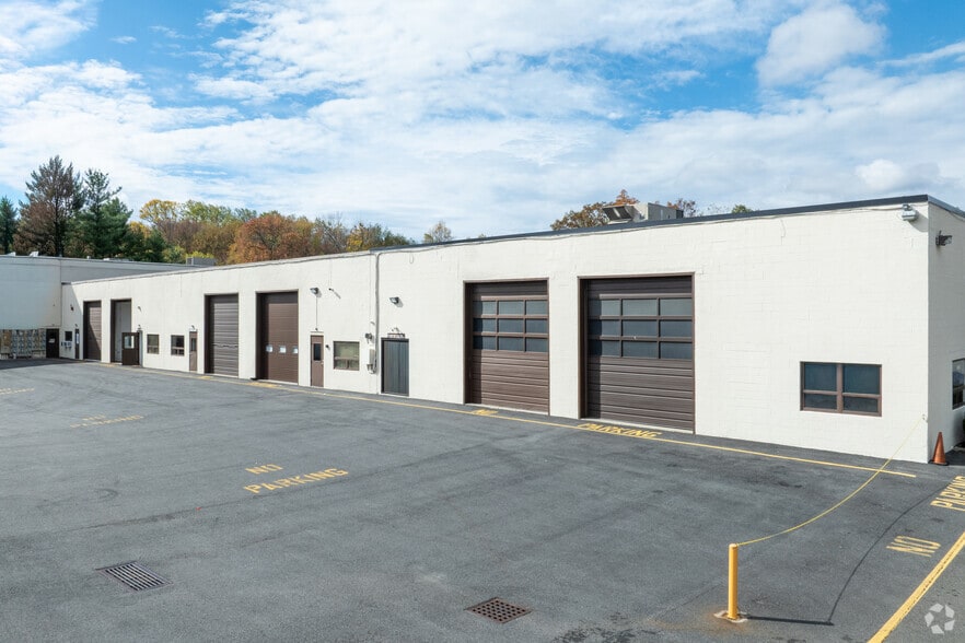 More Photos Of 681 Lawlins Park, Wyckoff Flex For Lease