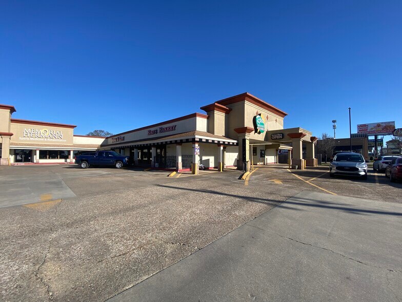 More Photos Of 3504 Highway 365, Nederland General Retail For Lease