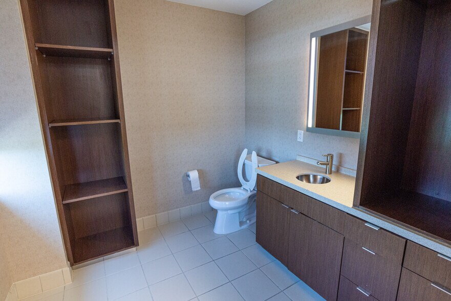 More Photos Of 1600 N Redbud Blvd, McKinney Office For Sale