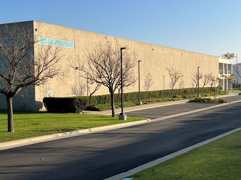 More Photos Of 2674 W Westhills Ct, Simi Valley Manufacturing For Lease