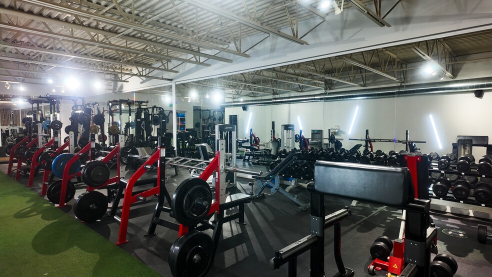 More Photos Of 31 Jevlan Dr, Vaughan General Retail For Lease