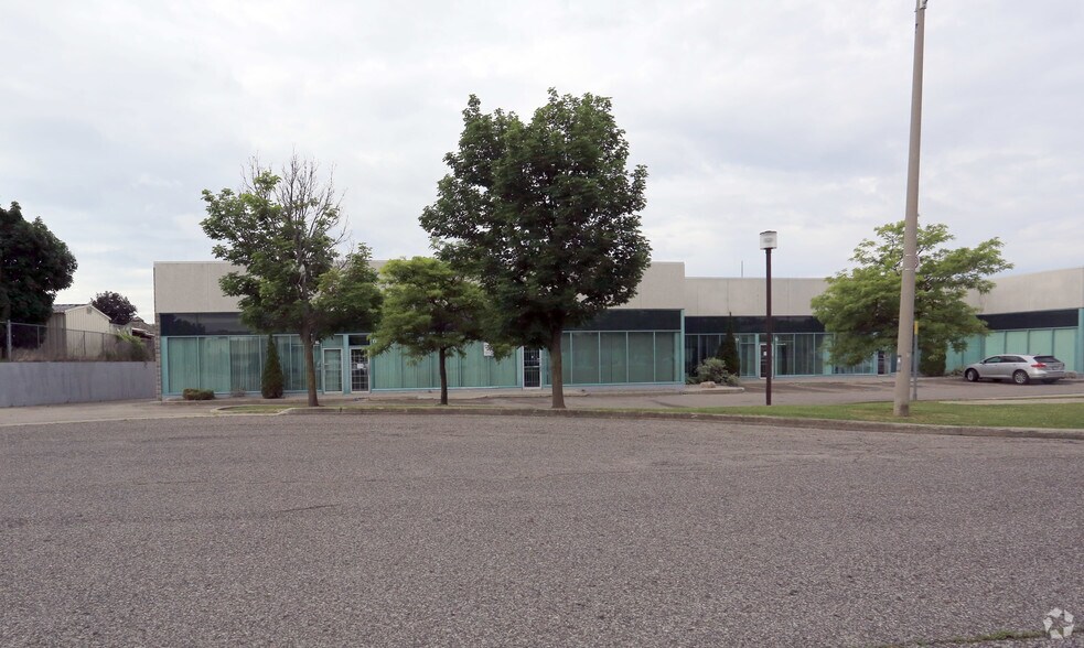 More Photos Of 1 Select Ave, Toronto Warehouse For Lease