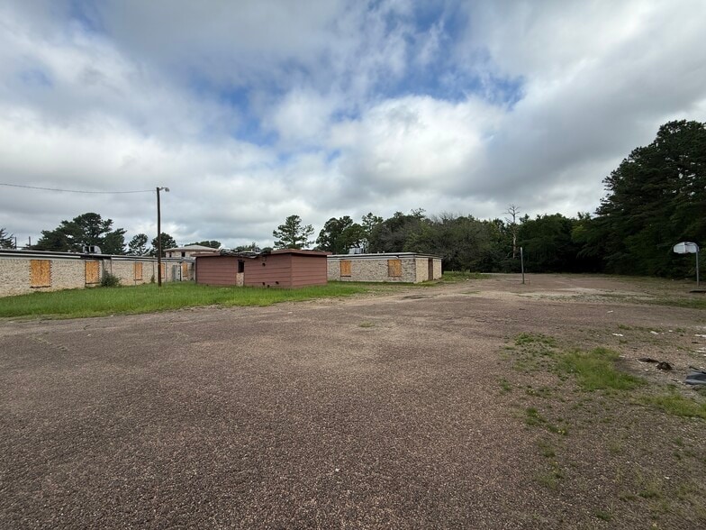 More Photos Of 2901 County 2347 rd, Tyler Dormitory For Sale