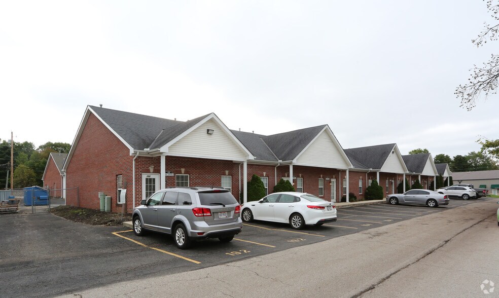 More Photos Of 192-206 Oak St, Columbus Flex For Lease