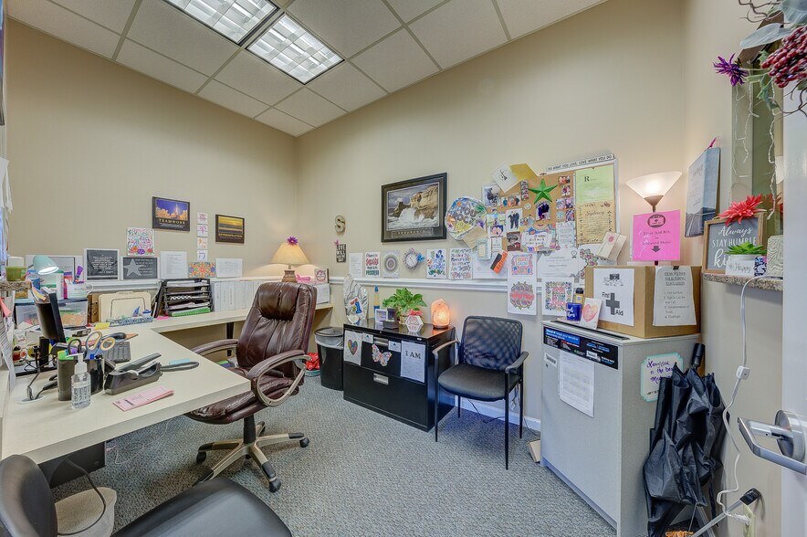 More Photos Of 5335 Peters Creek Rd, Roanoke Office For Sale