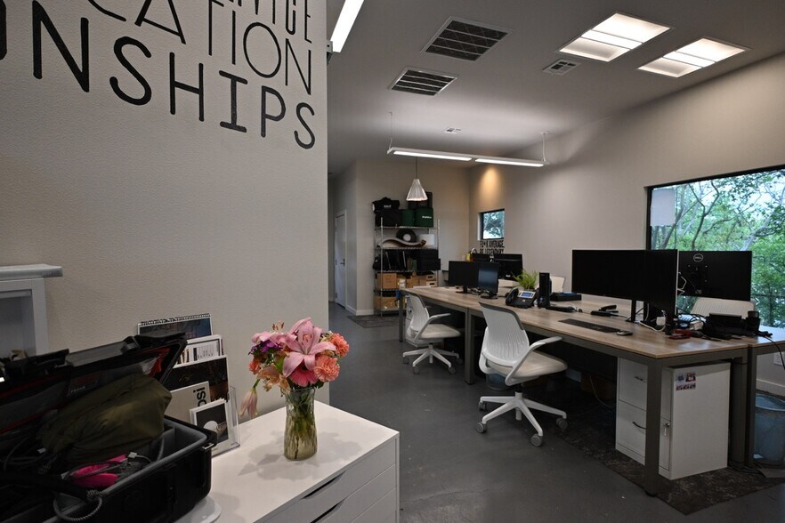 More Photos Of 612 Winflo Dr, Austin Office For Lease