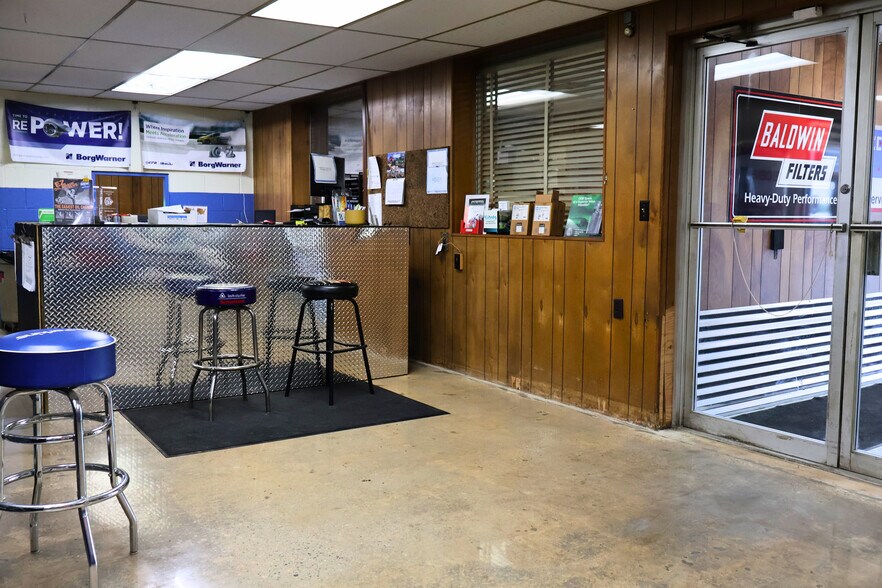 More Photos Of 337 N Fairville Ave, West Hanover Flex For Lease