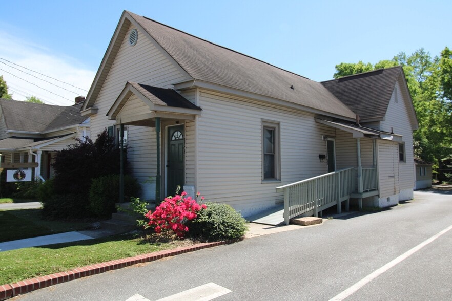 Primary Photo Of 185 Church St, Concord Freestanding For Lease