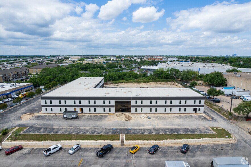 More Photos Of 1300 E Anderson Ln, Austin Office For Lease