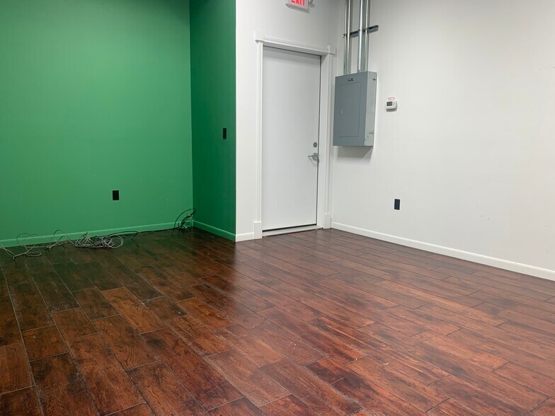 More Photos Of 201 N Main St, Taylor Storefront Retail Office For Sale