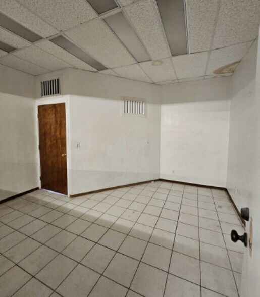 More Photos Of 1008 Ulupono St, Honolulu Warehouse For Lease