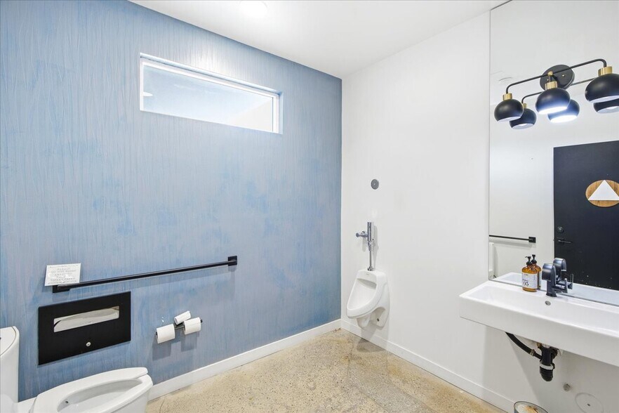 More Photos Of 3444 E Anaheim St, Long Beach Office For Sale