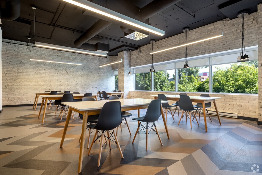 More Photos Of 7101 Av du Parc, Montréal Office For Lease