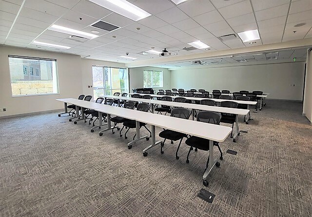 More Photos Of 2330 N Loop 1604 W, San Antonio Office For Lease