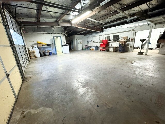 More Photos Of 1026 E Highland St, Shawnee Industrial For Sale