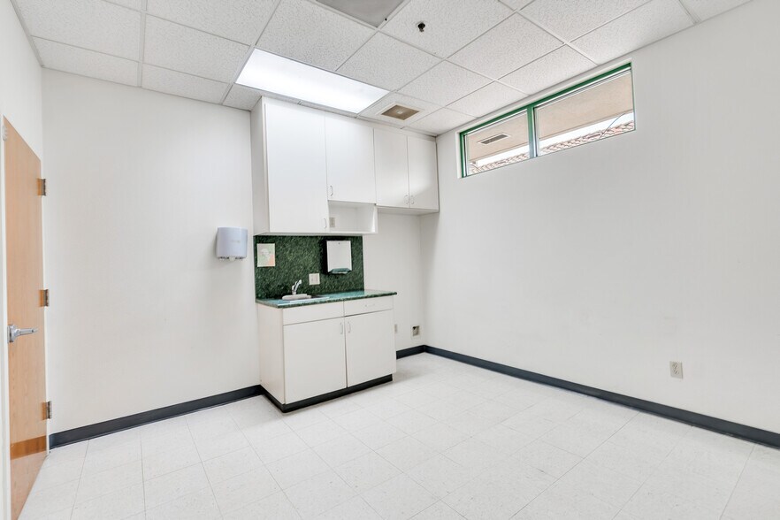 More Photos Of 222 I St, Los Banos Office For Lease