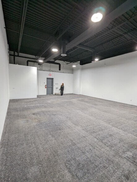 More Photos Of 26085-26105 John R Rd, Madison Heights Unknown For Lease