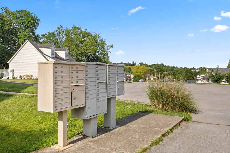 More Photos Of 265 Hallock Pl, Abingdon Multifamily For Sale