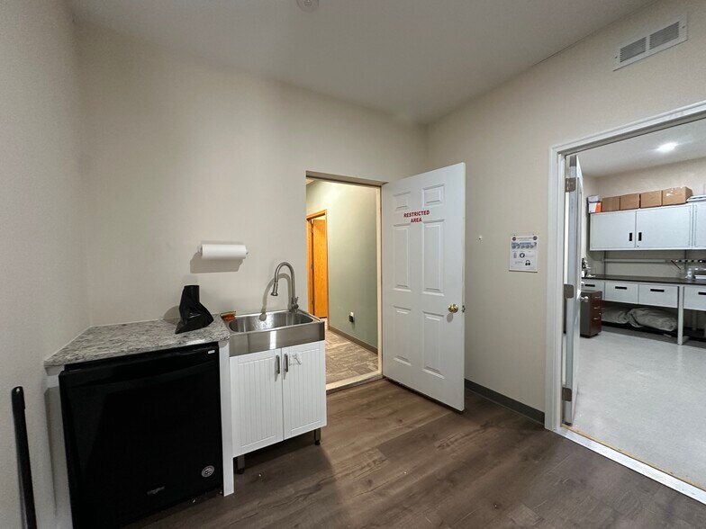 More Photos Of 580 Madison Ave, North Liberty Office For Sale