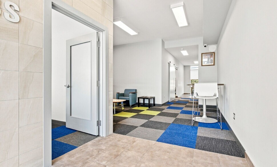 More Photos Of 2500 St. Laurent Blvd, Ottawa Medical For Sale