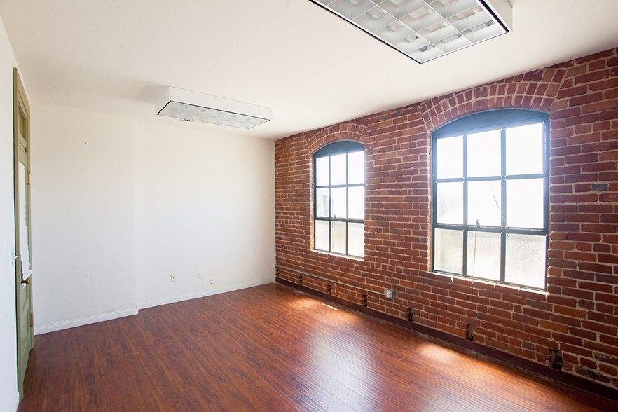 More Photos Of 1002-1008 S Pacific Ave, San Pedro Storefront Retail Office For Lease