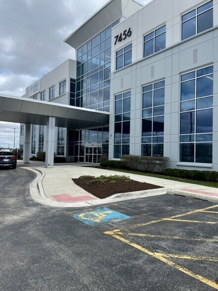 More Photos Of 7456 S State Rd, Bedford Park Medical For Lease