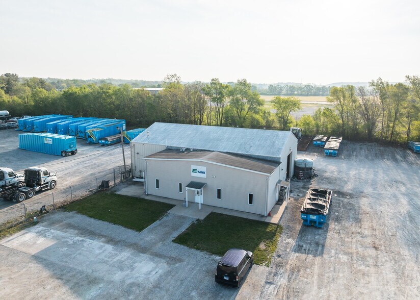 More Photos Of 300 Washington St, South Roxana Warehouse For Sale