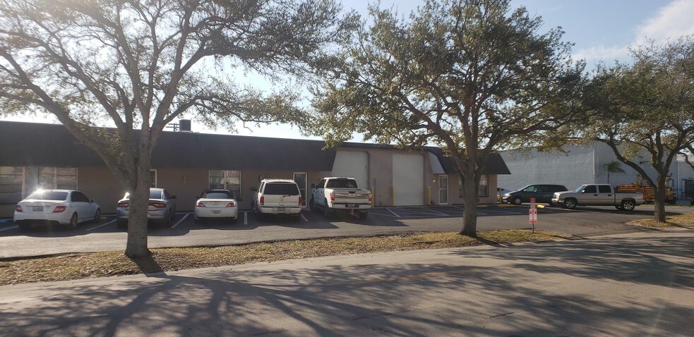 More Photos Of 1013-1017 SE 12th Ave, Cape Coral Industrial For Lease