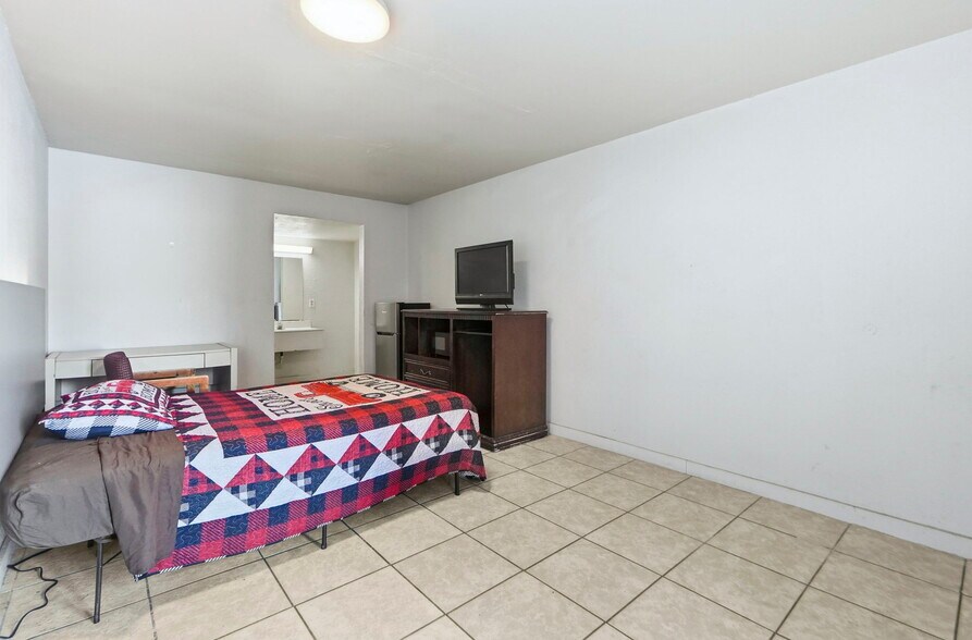 More Photos Of 3527 W Coliseum Blvd, Fort Wayne Hotel For Sale