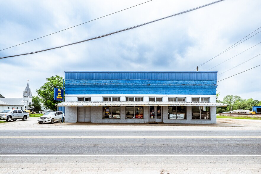 Primary Photo Of 201 Gibbs St, New Waverly Freestanding For Sale