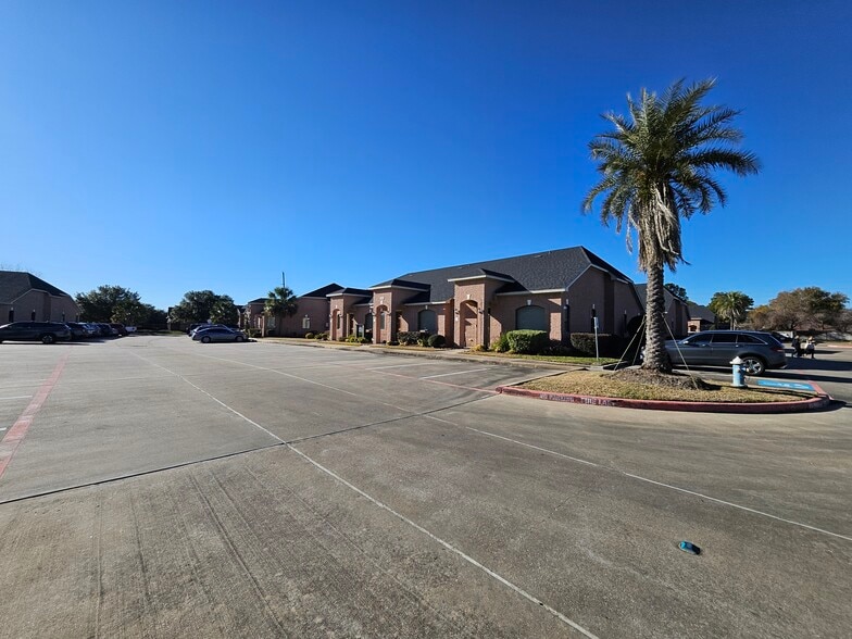 More Photos Of 1806 Snake River Rd, Katy Medical For Sale
