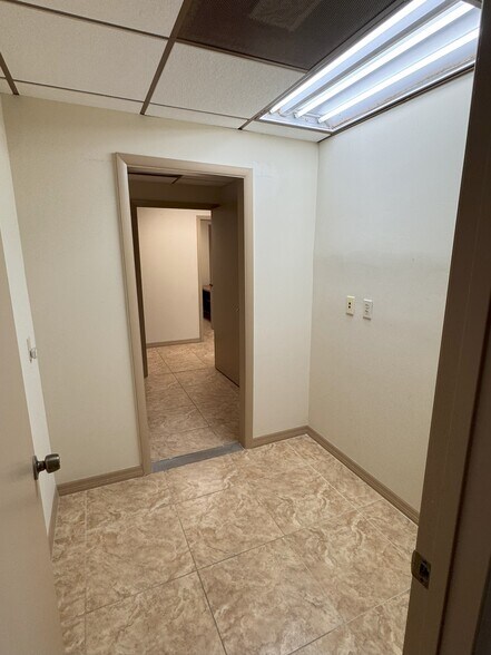 More Photos Of 5050 Gulf Blvd, Saint Petersburg Storefront For Lease