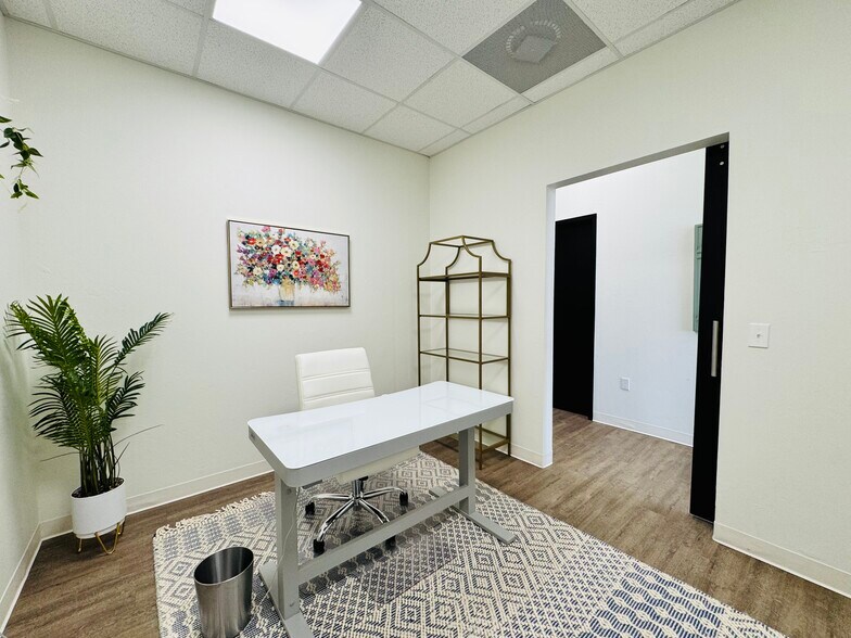 More Photos Of 901 E Main St, Yukon Coworking Space