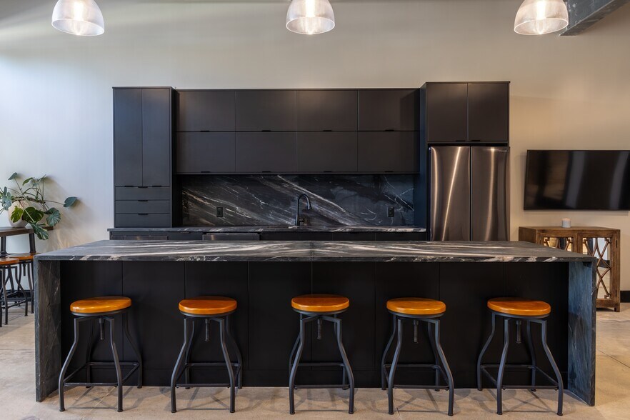 More Photos Of 1502 N Nebraska Ave, Tampa Storefront Retail Office For Sale