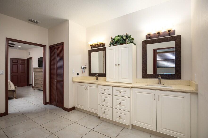 More Photos Of 3211 Lakeshore Blvd, Saint Cloud Specialty For Sale