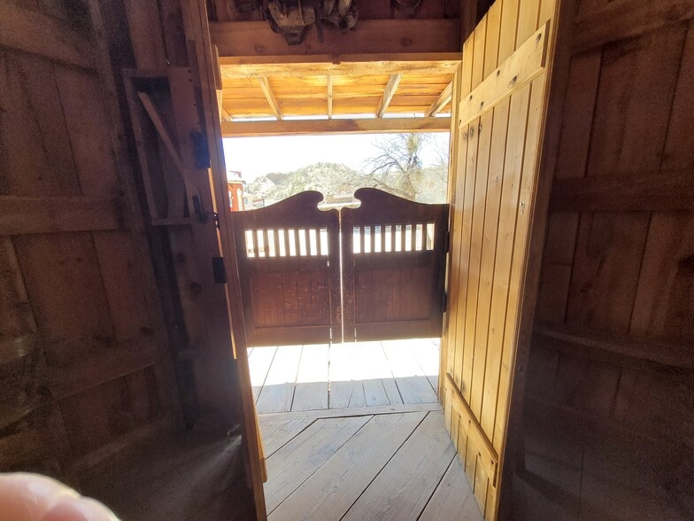 More Photos Of 331 W Rockspring Ln, Benson Movie Radio TVStudio For Sale