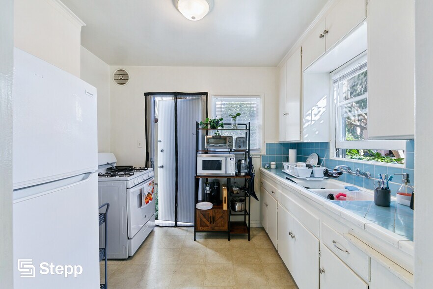 More Photos Of 2409 Cedar Ave, Long Beach Apartments For Sale