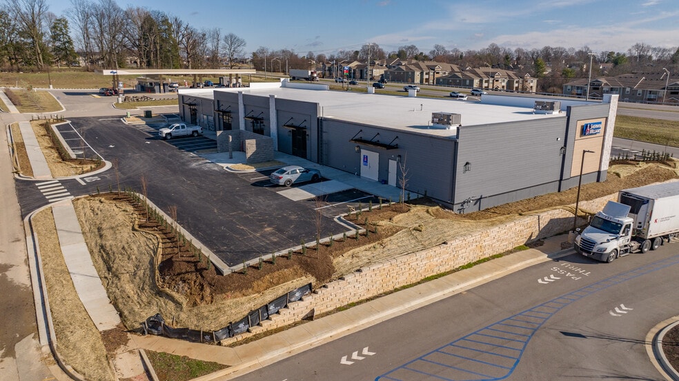 More Photos Of 4257 Harrodsburg Rd, Lexington General Retail For Lease