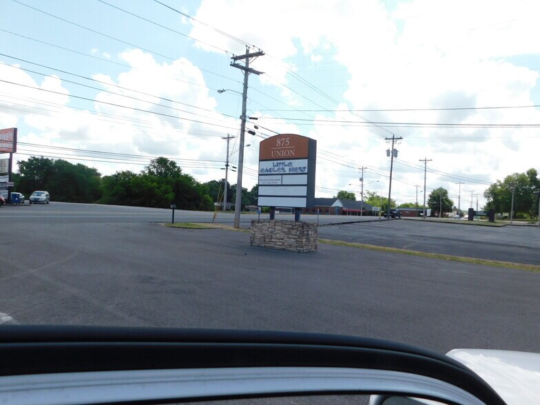 More Photos Of 875 Union St, Shelbyville Storefront Retail Office For Lease