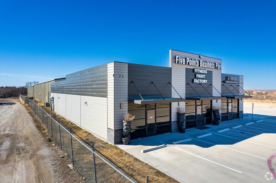 More Photos Of 12517 Business Highway 287 N, Fort Worth Light Distribution For Lease